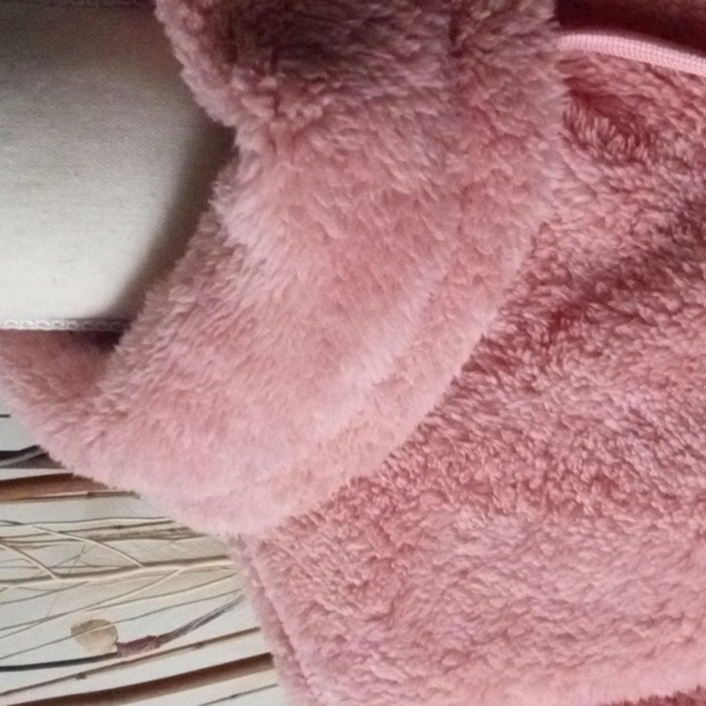 Furry pink sweater size small - Picture 2 of 4